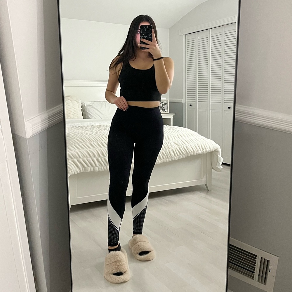 PINK Cool & Comfy Black and White Leggings